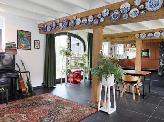 Elevating Your Kitchen Decor: The Plate Display Idea