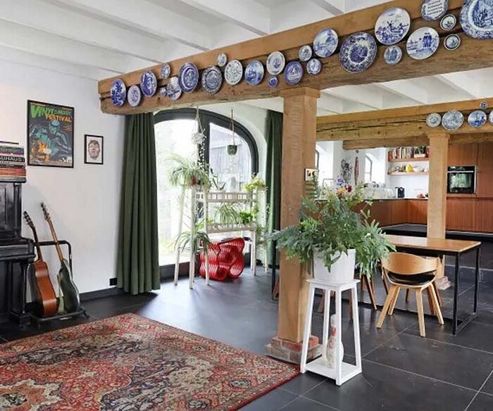 Elevating Your Kitchen Decor: The Plate Display Idea